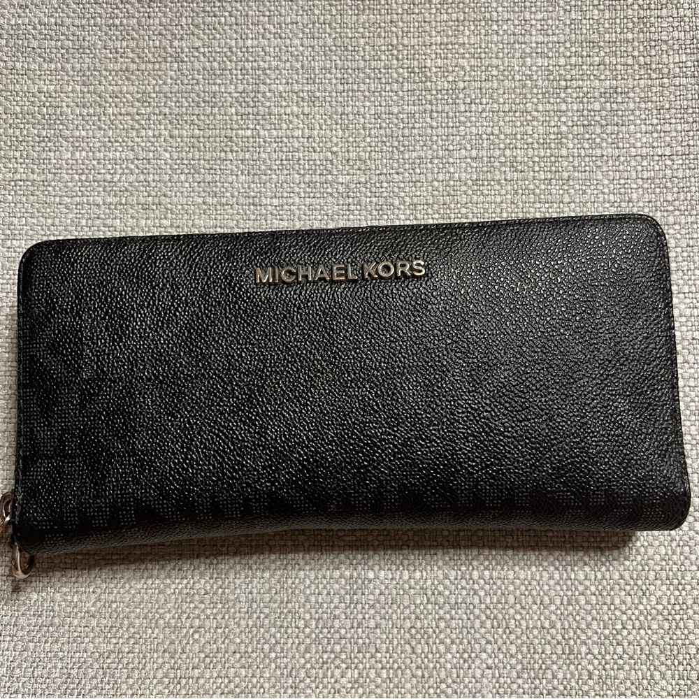 Michael Kors Textured Black Zip Wallet